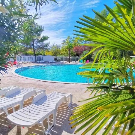 Mobil Home Tout Confort 6 Personnes Climatise Au Pied Du Luberon ลาโรคด็องเตรง ภายนอก รูปภาพ