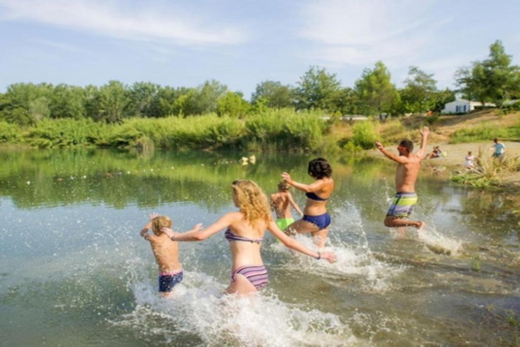 Mobil Home Tout Confort 6 Personnes Climatise Au Pied Du Luberon ลาโรคด็องเตรง ภายนอก รูปภาพ