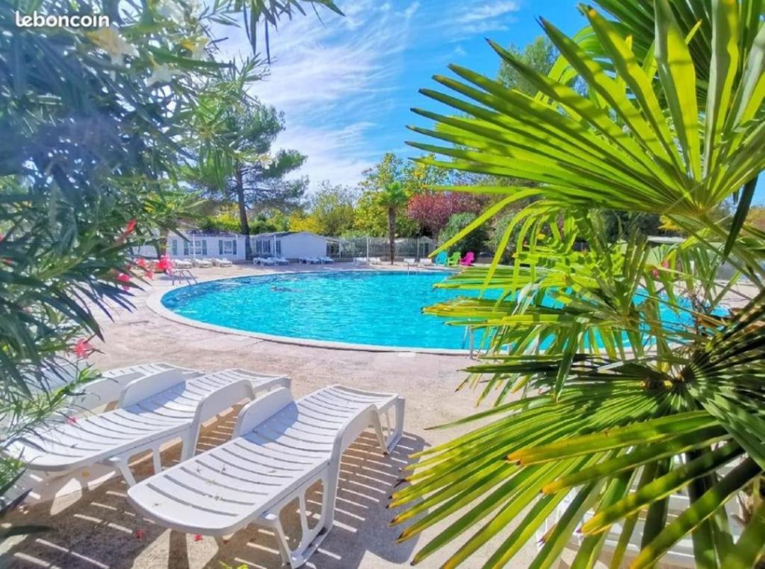 Mobil Home Tout Confort 6 Personnes Climatise Au Pied Du Luberon ลาโรคด็องเตรง ภายนอก รูปภาพ